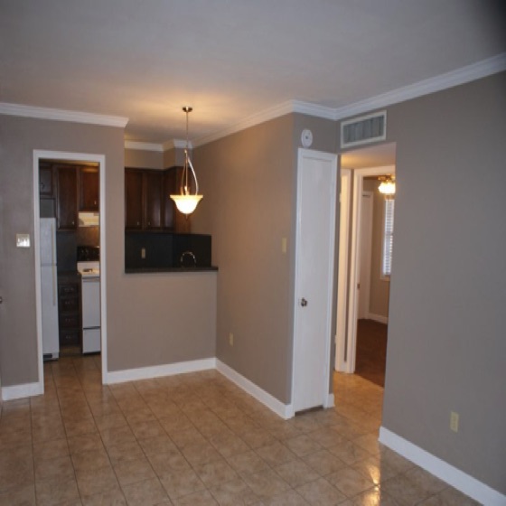 1300 2BR1BADS Dining1b.jpg